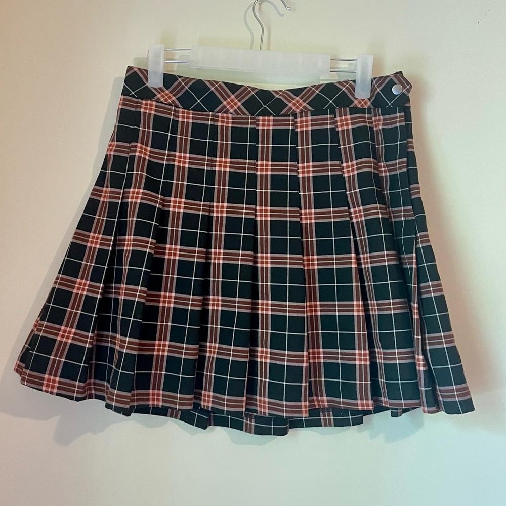 H&M plaid mini skirt size 10 black pleated skirt